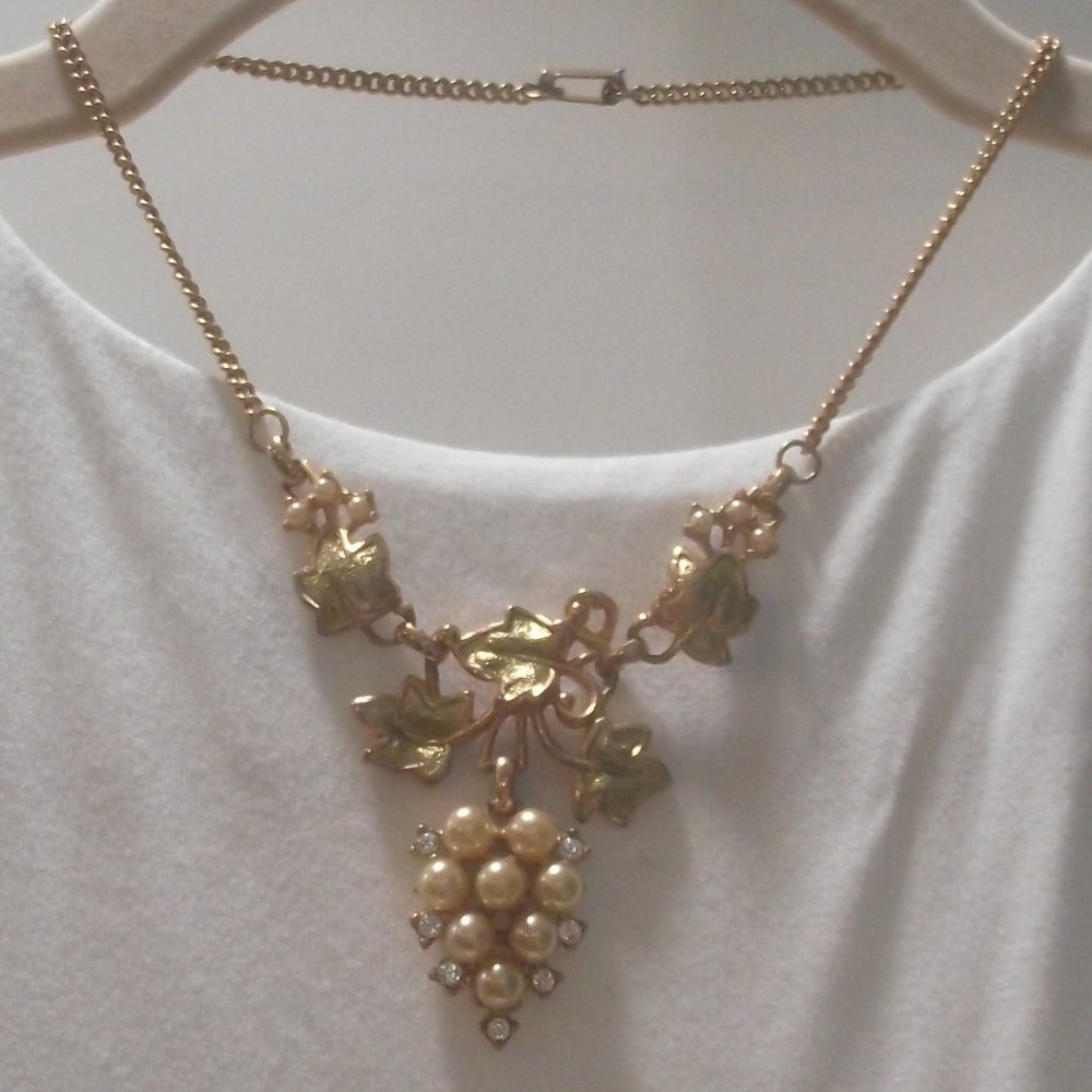 Vintage Grapevine Faux Pearl Necklace